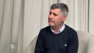AYSA “de manual”: vaciamiento, privatización y el recuerdo del agua “no apta” de Suez